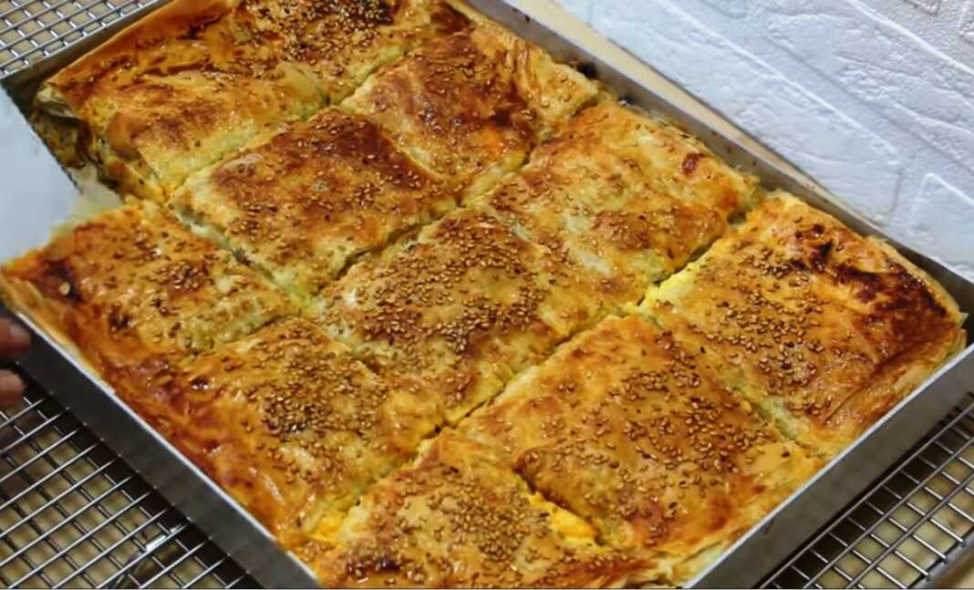 χωριάτικη πατατόπιτα σε ταψί