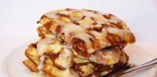 Βάφλες με κανέλα και τυρί κρέμα