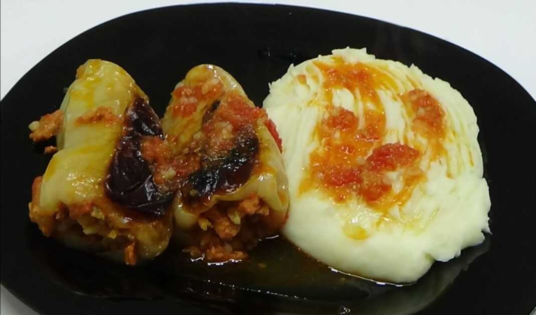 Γεμιστές πιπεριές με φρέσκια σάλτσα και πουρέ πατάτας