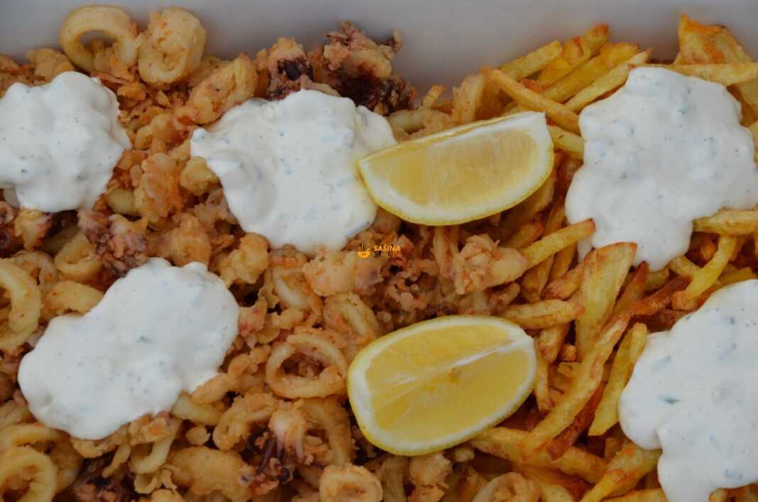 Καλαμαράκια με τηγανιτές πατάτες