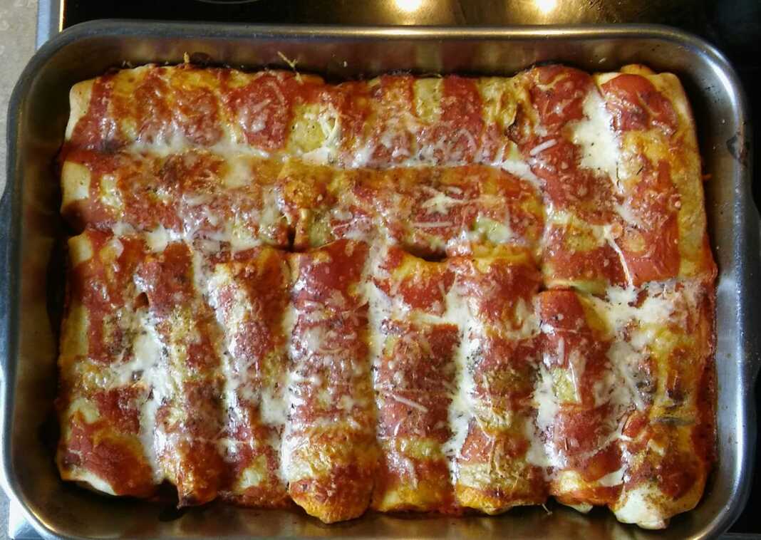 Κρέπες Γεμιστές με σάλτσα ντομάτας