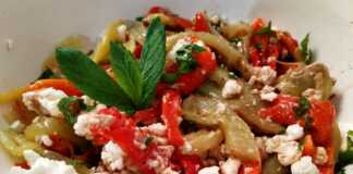 Σαλάτα με ψητές πιπεριές και φέτα