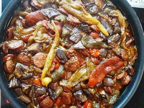 Σπεντσοφάι με μελιτζάνες και πιπεριές