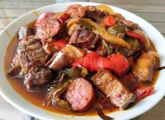 Σπεντσοφάι με μελιτζάνες και πιπεριές