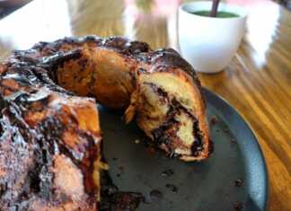 Τσουρέκι με γιαούρτι & σοκολάτα