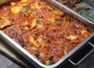 Ψητό στήθος γαλοπούλας σε σάλτσα ντομάτας.