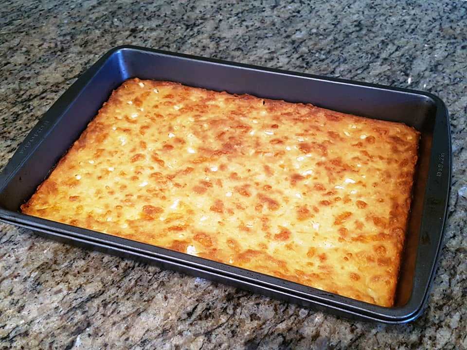 mpatzina Αυθεντική Μπατζίνα Θεσσαλίας χωρίς κολοκύθι, ψημένη και ροδισμένη, έτοιμη να σερβιριστεί.