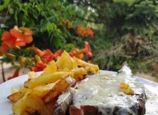 Μπριζόλες με σάλτσα ροκφόρ