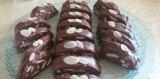 ΣΟΚόλαση σε κάθε μπουκιά: Παστάκια μπισκότου που λιώνουν στο στόμα Παστάκια Μπισκότου Σοκολάτα, κομμένα και διακοσμημένα με φιλέ αμυγδάλου.