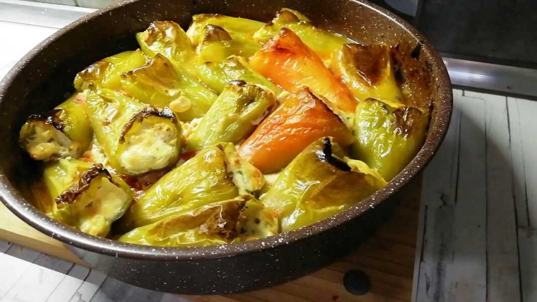 Γεμιστές πιπεριές με τυρί Γεμιστές πιπεριές με τυρί