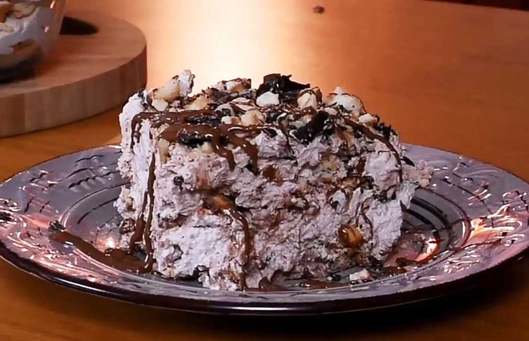 Γλυκό Ψυγείου με Πραλίνα Φουντουκιού.