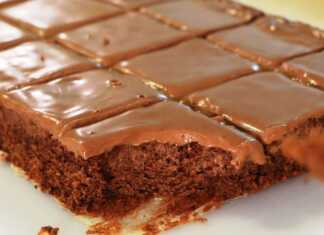 Κέικ σοκολάτας με γλυκόξινη κρέμα