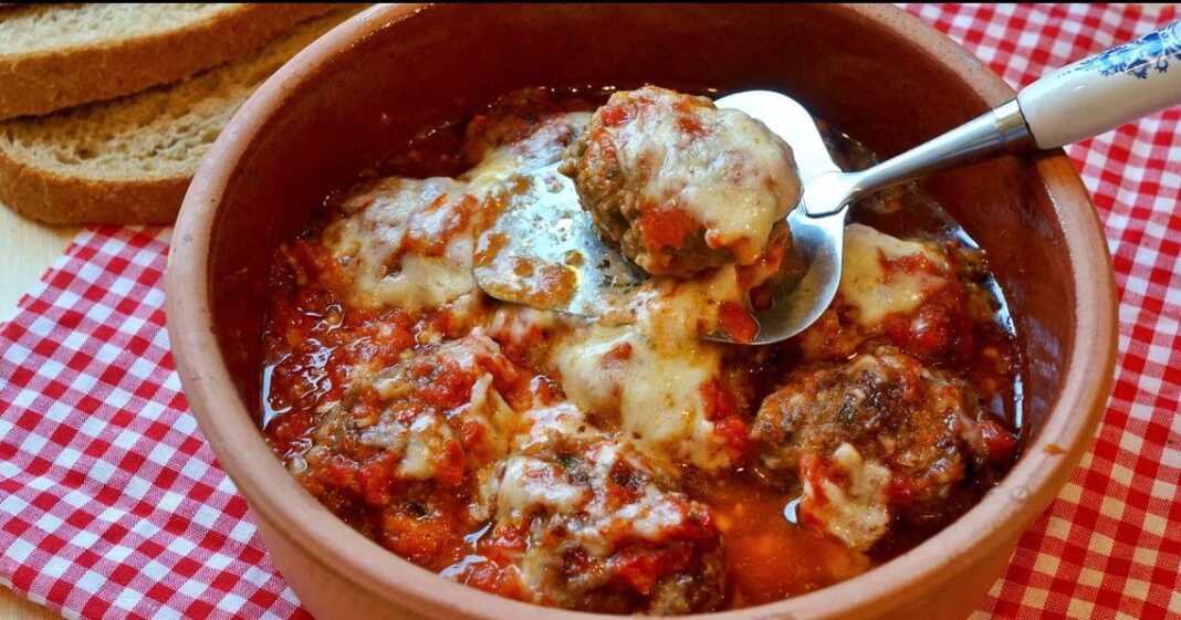 Κεφτέδες στην κατσαρόλα Κεφτέδες στην κατσαρόλα