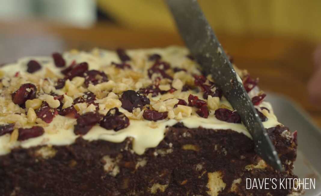 Κορμος με βακίνια και ανανα