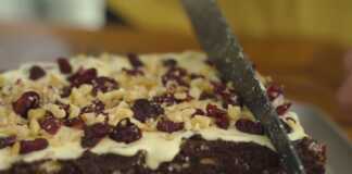 Κορμος με βακίνια και ανανα