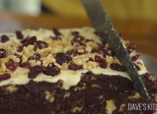 Κορμος με βακίνια και ανανα