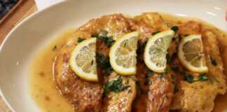 Κοτόπουλο με υπέροχη σάλτσα κρασιού Κοτόπουλο με υπέροχη σάλτσα