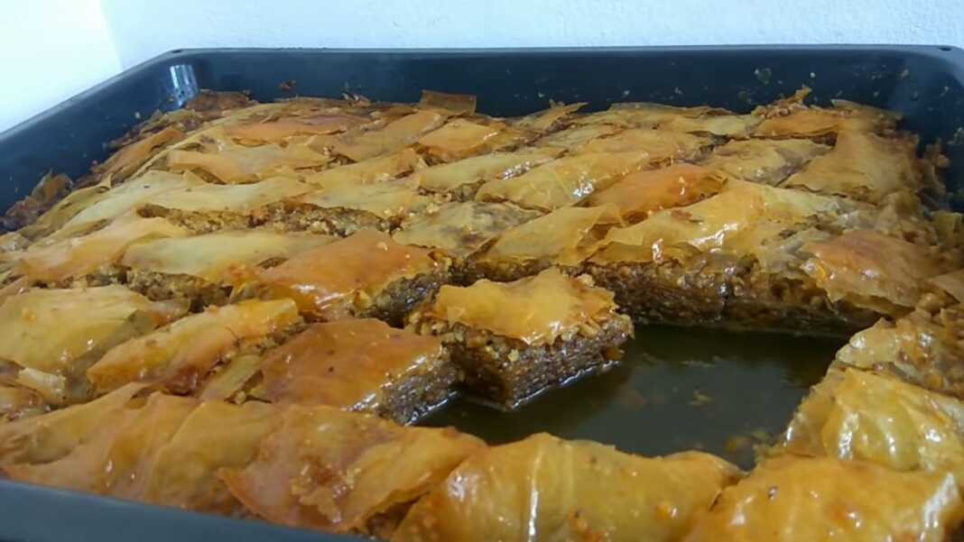 Κουμιωτικος Μπακλαβάς