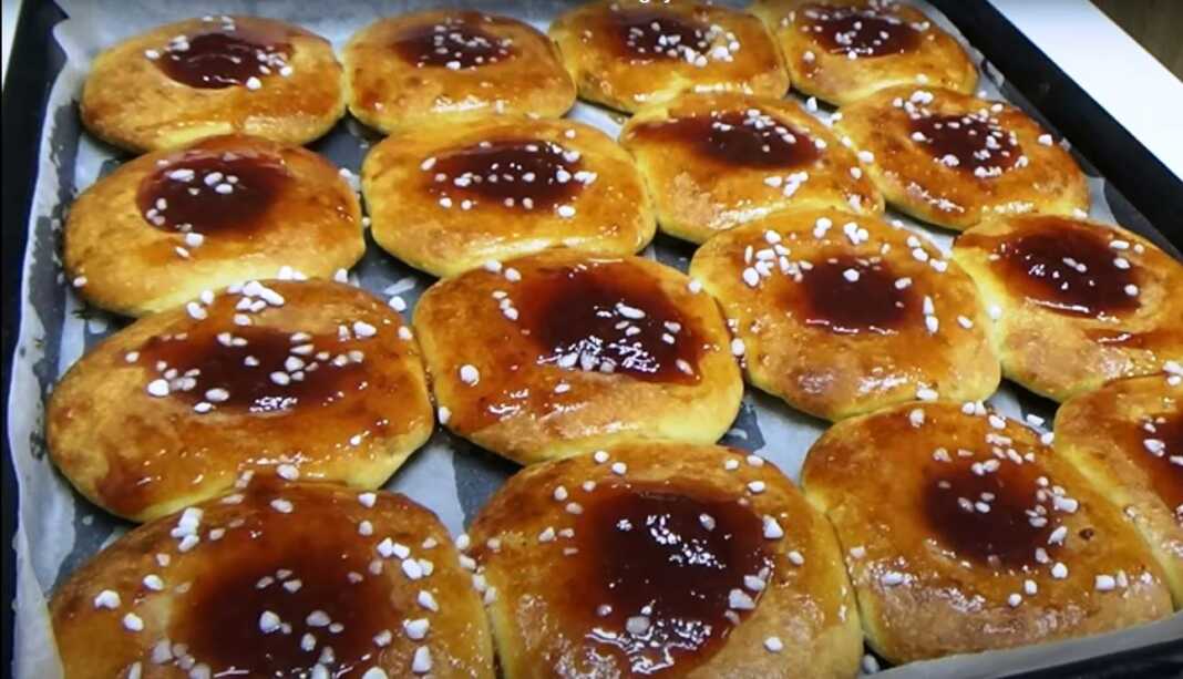 Μαλακά κουλουράκια με μαρμελάδα