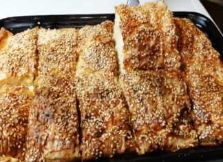 Πίτα με τυρί και σιμιγδάλι