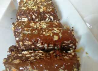 Κορμός Μπισκότου με γλάσο σοκολάτας, κομμένος σε φέτες.