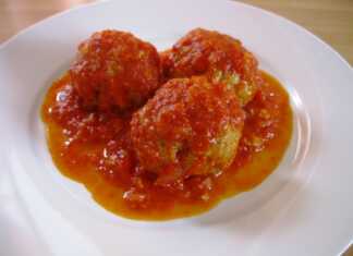 Κεφτεδάκια με σάλτσα