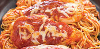 Κοτόπουλο με μακαρόνια και ντομάτα