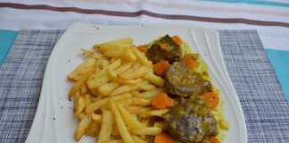 Το τελικό πιάτο **Μοσχαράκι Λεμονάτο** σερβιρισμένο με ρύζι.