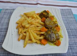 Το τελικό πιάτο **Μοσχαράκι Λεμονάτο** σερβιρισμένο με ρύζι.