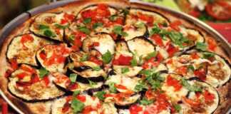 Πίτσα με πέστο βασιλικού και μελιτζάνα