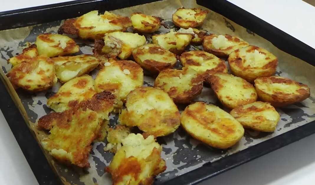 ψητές πατάτες με την φλούδα τους