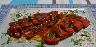 Πιπεριές φλωρίνης με γραβιέρα και παστουρμά Πιπεριές φλωρίνης με γραβιέρα και παστουρμά