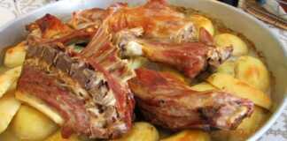 Αρνάκι στο φούρνο με πατάτες