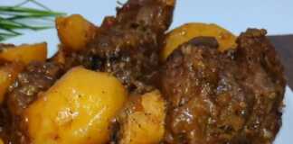 Νόστιμο οικογενειακό φαγητό / αρνί στην κατσαρόλα Ένα πιάτο με κομμάτια αρνιού και πατάτες σε πλούσια καφέ σάλτσα, έτοιμο για σερβίρισμα.