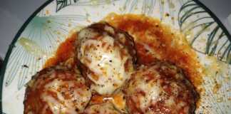 κεφτεδάκια με σαλτσα και τυρί