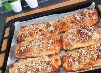 τραγανή τυροπιτα με μέλι και καρύδι