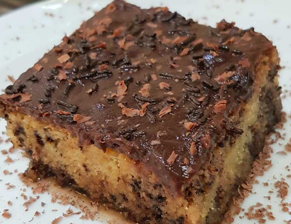 Τρουφα-Μυρμηγκατο Ένα κομμάτι από Γλυκό Τρούφα (ή Μυρμηγκάτο) με πλούσιο σοκολατένιο γλάσο και τρούφα.