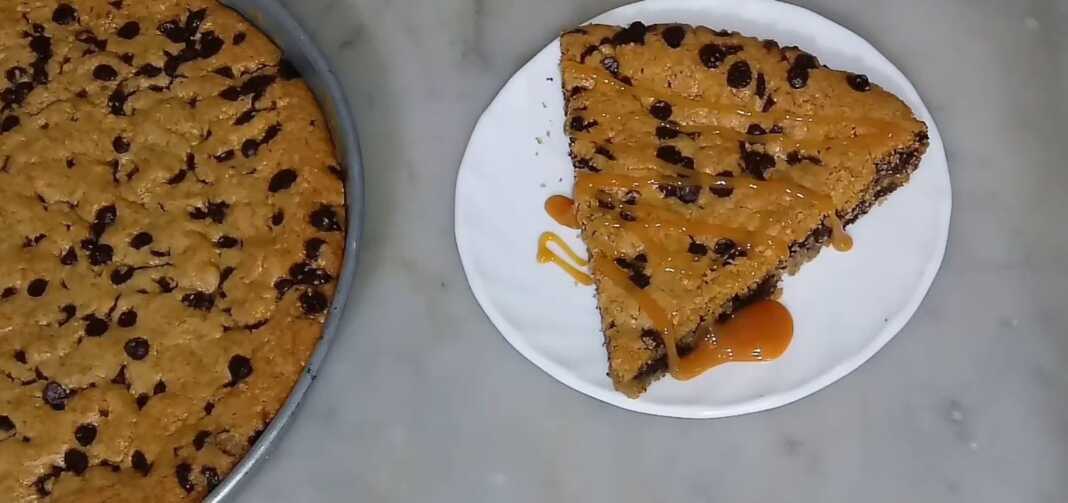 Κεικ μπισκότου με σταγόνες σοκολάτας Κεικ μπισκότου με σταγόνες σοκολάτας