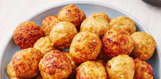 Κοτοκεφτεδάκια με μια καυτερή μαγιονέζα! Κοτοκεφτέδες