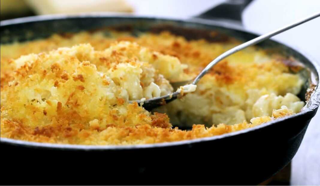 Μακαρόνια με τυριά στο φουρνο Μακαρόνια με τυριά στο φουρνο