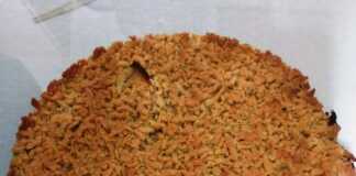 Μπισκοτένια μηλόπιτα είναι μία γλυκιά, εύκολη και συγχρόνως οικονομική συνταγή Μηλόπιτα