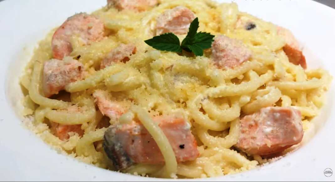 Σπαγγετι με σολομό