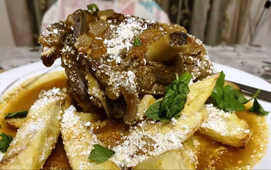 αρνακι με τηγαμιτες πατατες αρνακι με τηγανίτες πατατες