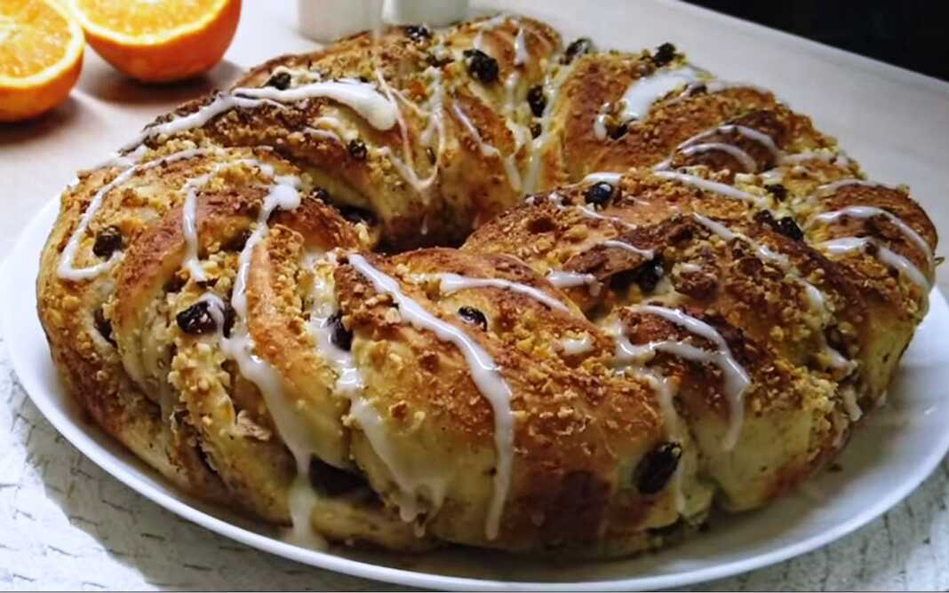 Κέικ με ξηρούς καρπούς και σταφίδες