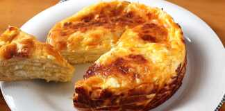 Πίτα με τορτίγιες και φέτα….είναι πολύ νόστιμη και γρήγορη Πίτα με τορτίγιες στο ταψί, φρεσκοψημένη με χρυσαφένια κρούστα.