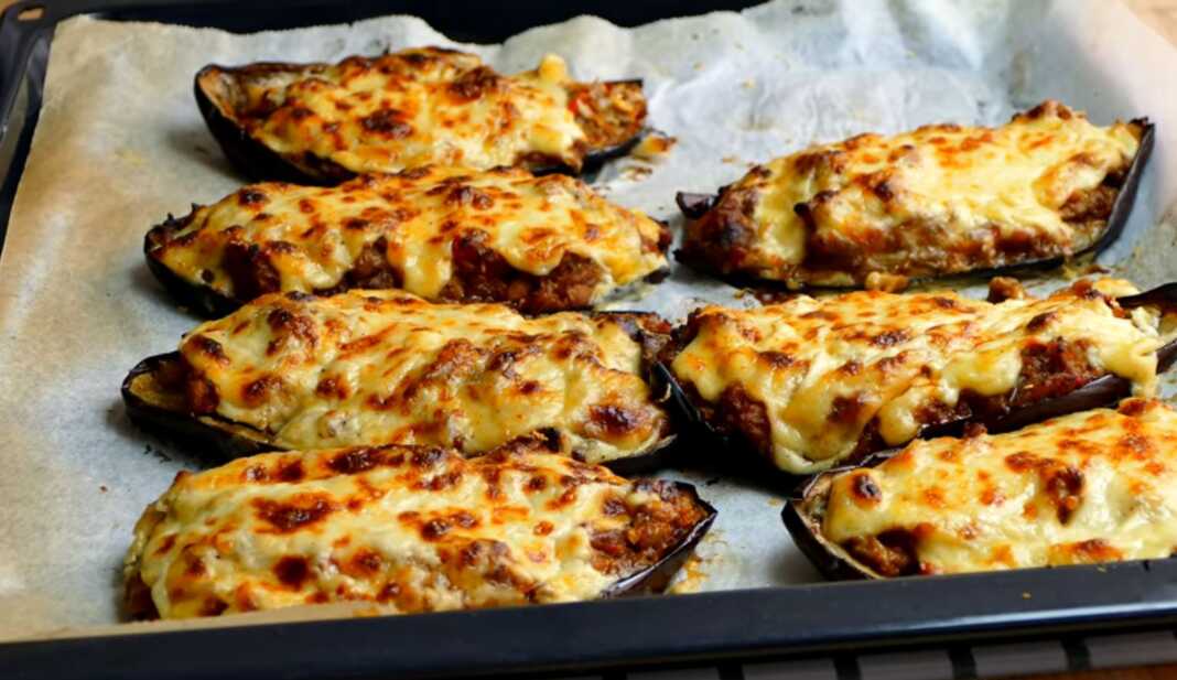 Γεμιστές μελιτζάνες με κιμά Γεμιστές μελιτζάνες με κιμά και λαχανικά