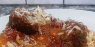 Ταλιατέλες με κόκκινη σάλτσα με μοσχαρίσιο κρέας