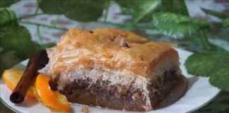 Μια μερίδα Μπακλαβάς Γιαννιώτικος με πλούσιο σιρόπι και κανταΐφι.