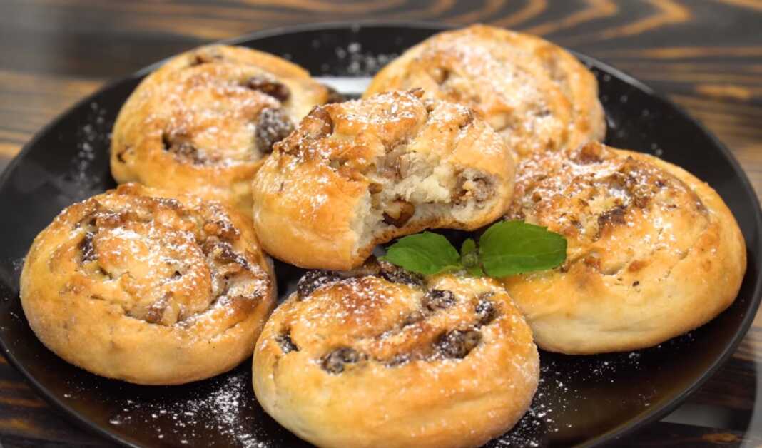 Μπισκότα με καρύδι και σταφίδες Μπισκότα με καρύδι και σταφίδες