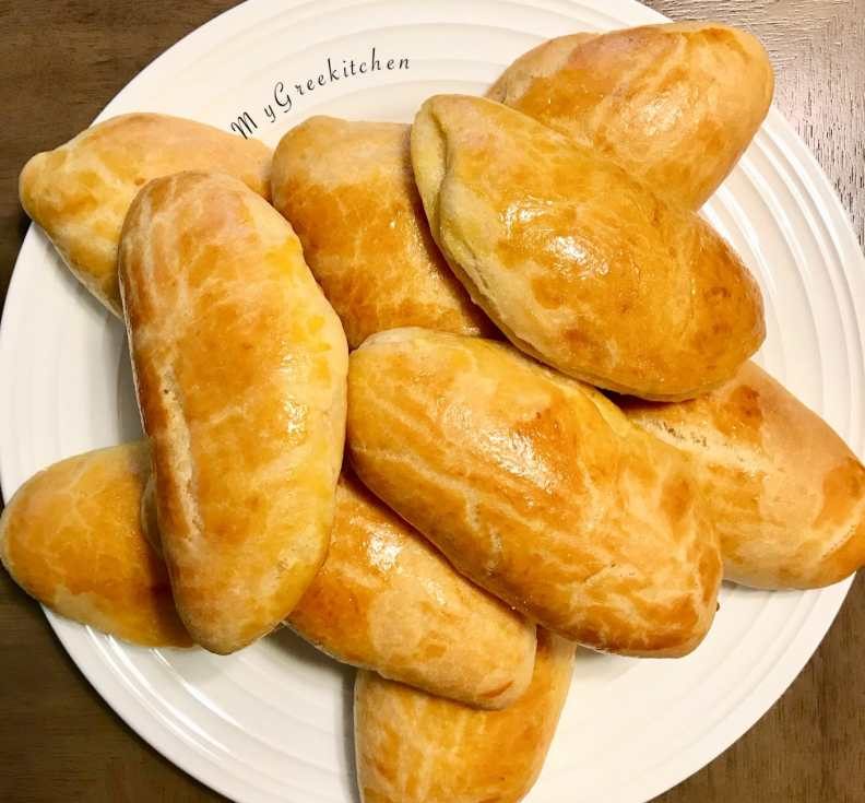 Τυροπιτάκια κουρού Τυροπιτάκια κουρού